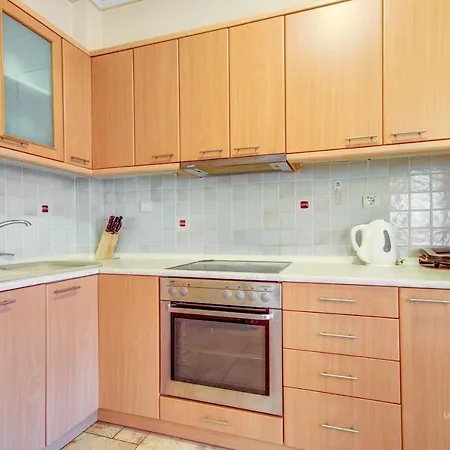 Villa Luna With Private Garden, Netflix & Cable Tv