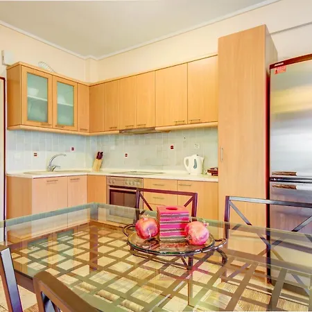 Villa Luna With Private Garden, Netflix & Cable Tv