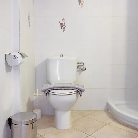 Villa Luna With Private Garden, Netflix & Cable Tv *