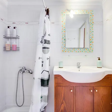 Villa Luna With Private Garden, Netflix & Cable Tv Holiday home *