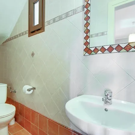 Villa Luna With Private Garden, Netflix & Cable Tv